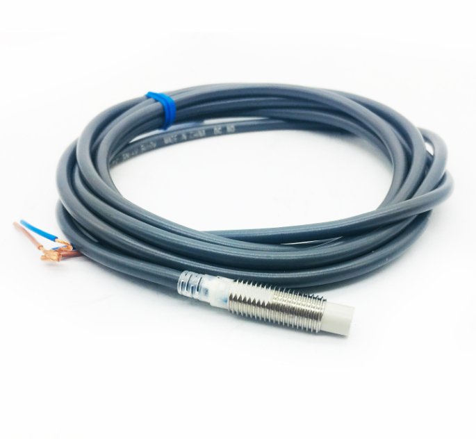 Cảm biến tiệm cận Omron E2FQ-X10E1 2M